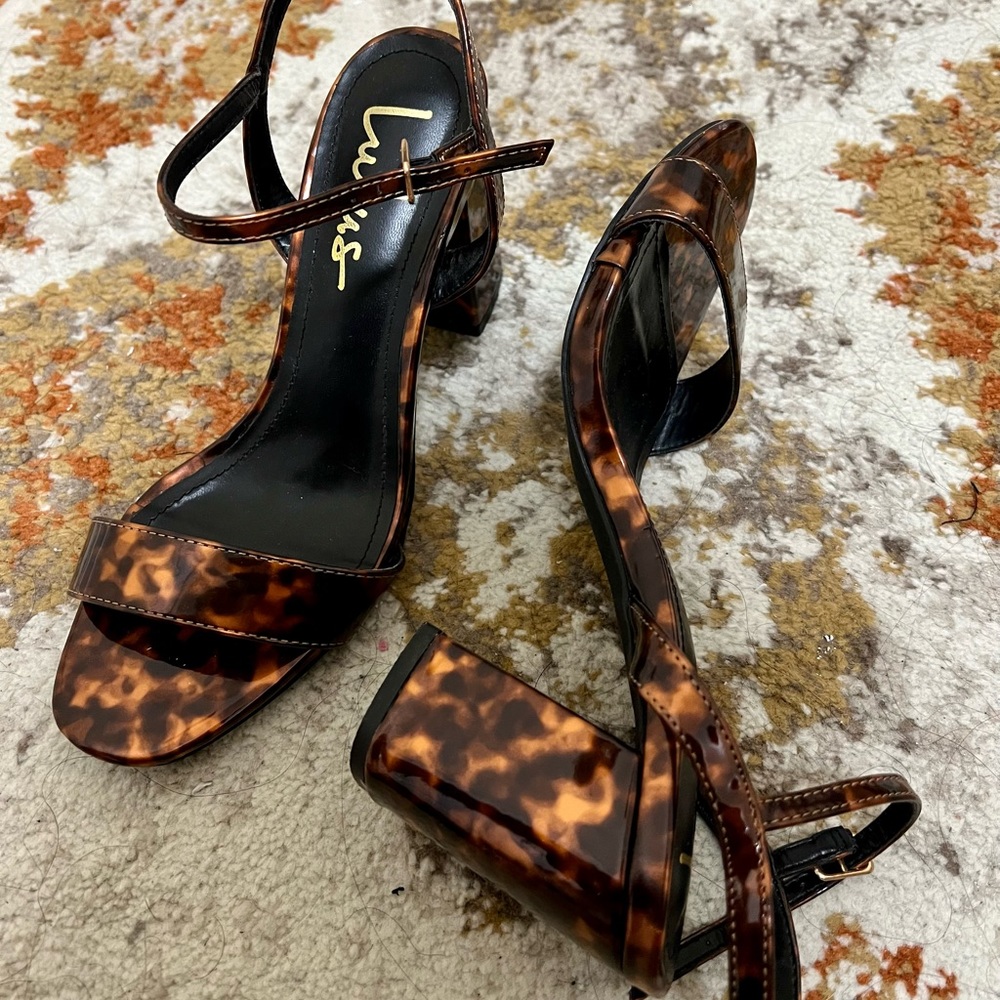Lulus tortoise heels